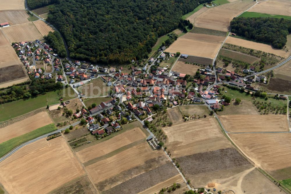 Binsbach von oben - Ortsansicht am Rande von landwirtschaftlichen Feldern in Binsbach im Bundesland Bayern, Deutschland