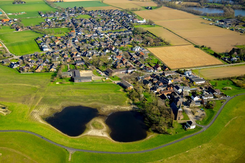 Luftbild Bislich - Ortsansicht am Rande von landwirtschaftlichen Feldern in Bislich im Bundesland Nordrhein-Westfalen, Deutschland