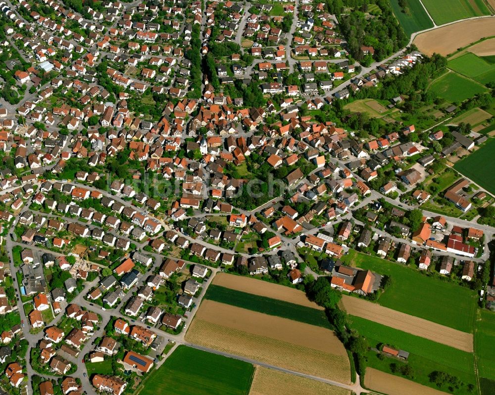 Luftaufnahme Bittenfeld - Ortsansicht am Rande von landwirtschaftlichen Feldern in Bittenfeld im Bundesland Baden-Württemberg, Deutschland