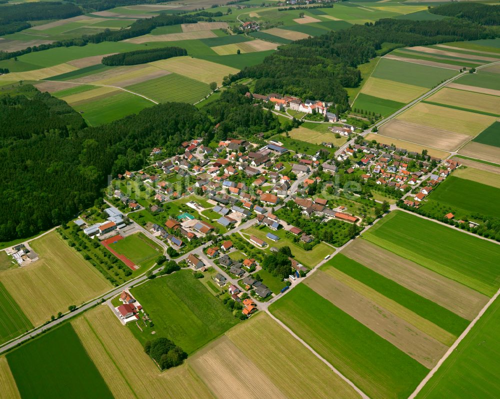 Bonlanden aus der Vogelperspektive: Ortsansicht am Rande von landwirtschaftlichen Feldern in Bonlanden im Bundesland Baden-Württemberg, Deutschland
