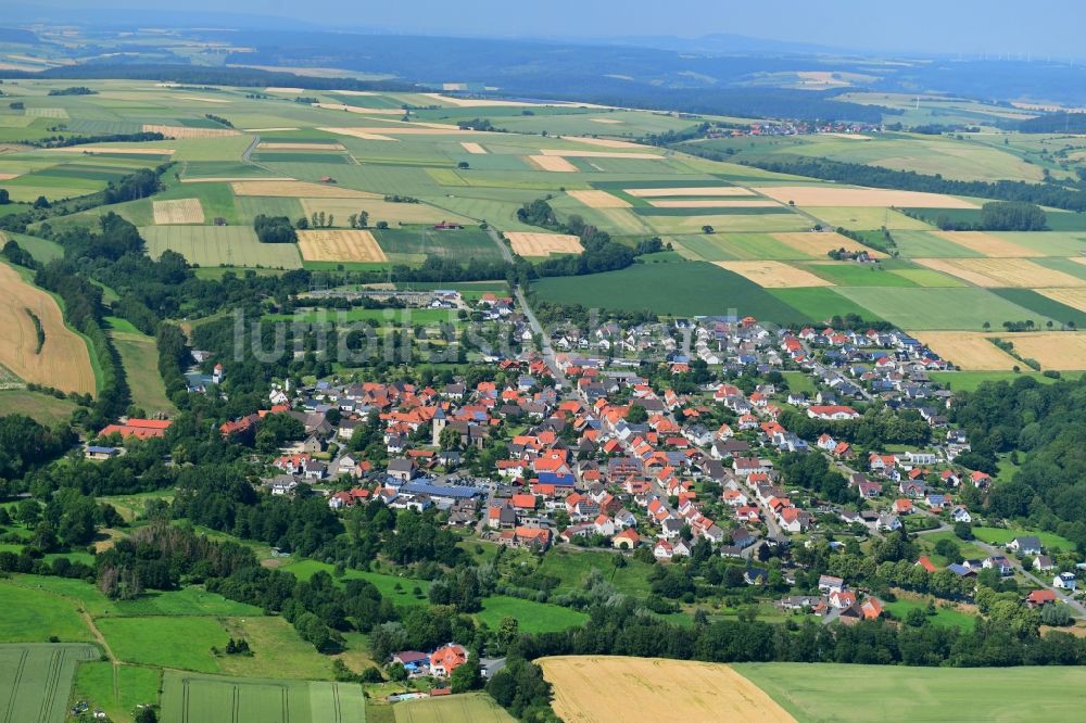 Borgholz aus der Vogelperspektive: Ortsansicht am Rande von landwirtschaftlichen Feldern in Borgholz im Bundesland Nordrhein-Westfalen, Deutschland