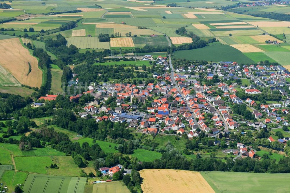 Luftaufnahme Borgholz - Ortsansicht am Rande von landwirtschaftlichen Feldern in Borgholz im Bundesland Nordrhein-Westfalen, Deutschland