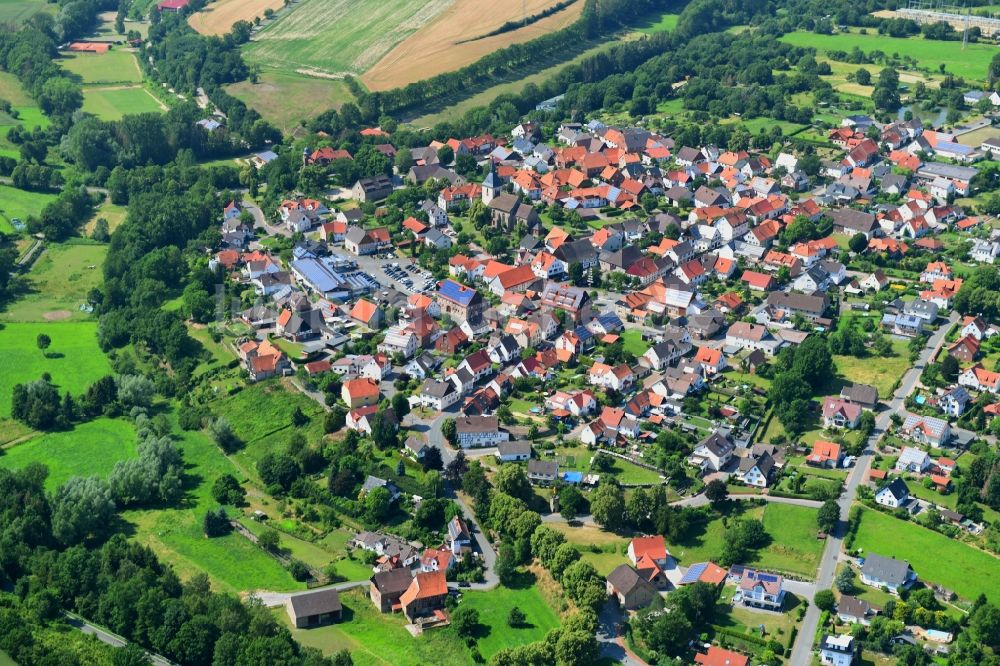 Borgholz von oben - Ortsansicht am Rande von landwirtschaftlichen Feldern in Borgholz im Bundesland Nordrhein-Westfalen, Deutschland