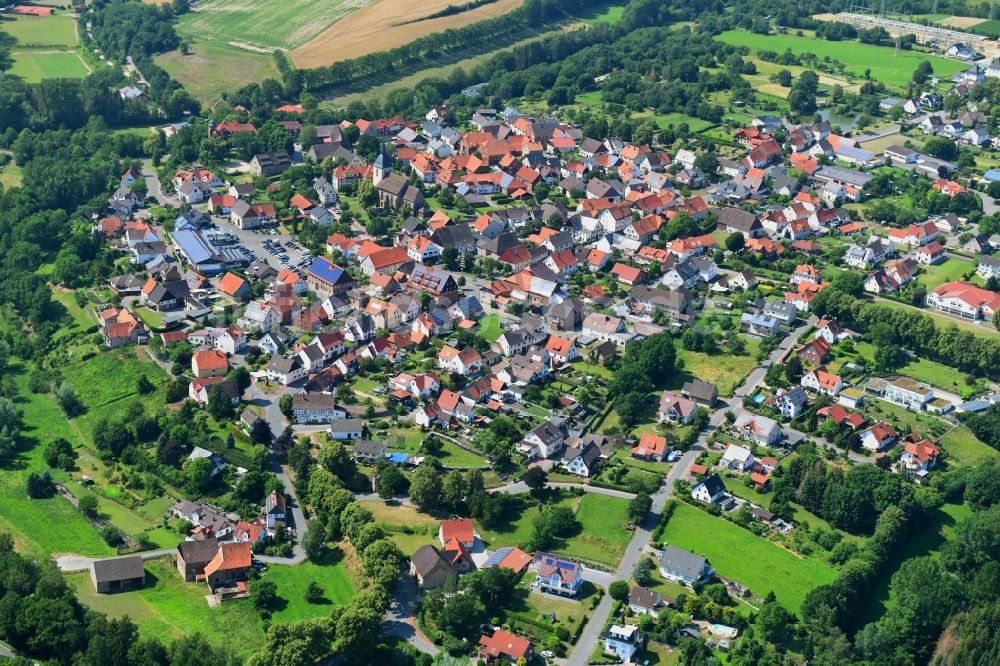 Borgholz aus der Vogelperspektive: Ortsansicht am Rande von landwirtschaftlichen Feldern in Borgholz im Bundesland Nordrhein-Westfalen, Deutschland