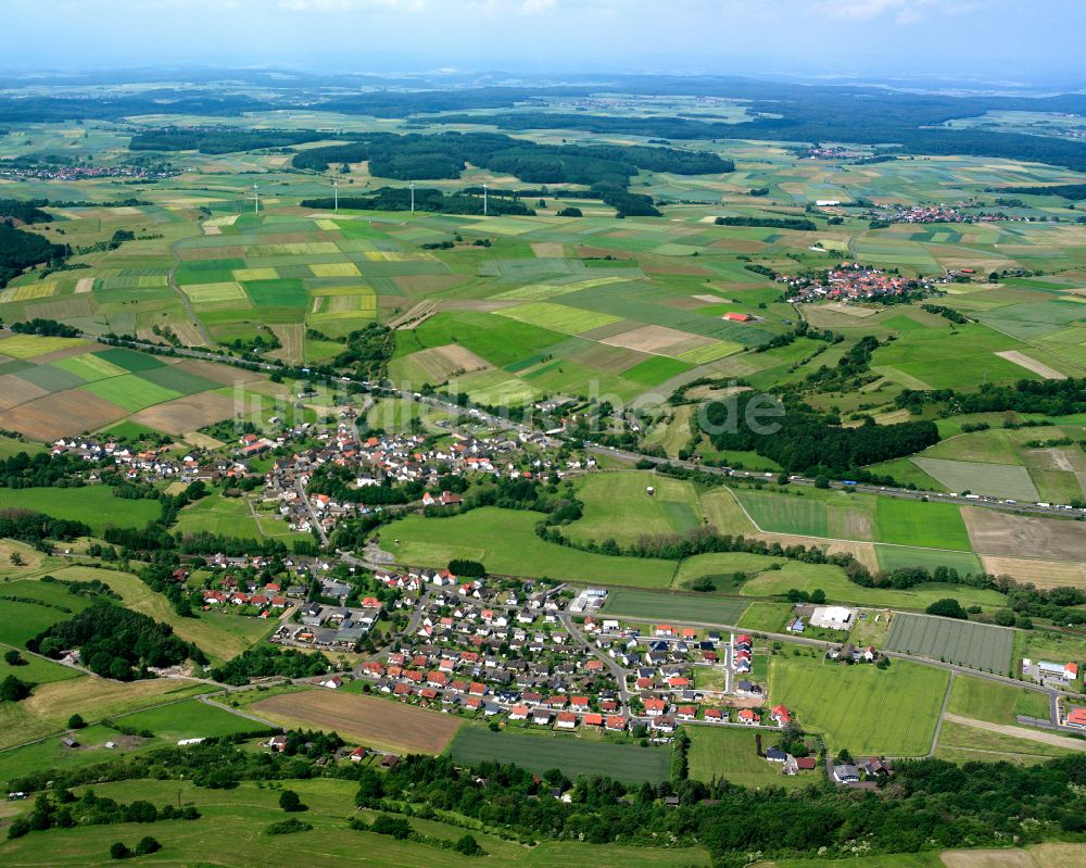 Burg-Gemünden aus der Vogelperspektive: Ortsansicht am Rande von landwirtschaftlichen Feldern in Burg-Gemünden im Bundesland Hessen, Deutschland