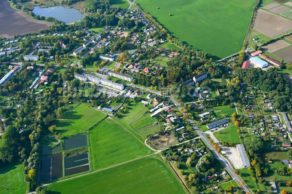 Luftbild Prenzlau - Ortsansicht am Rande von landwirtschaftlichen Feldern von Dedelow im Bundesland Brandenburg, Deutschland