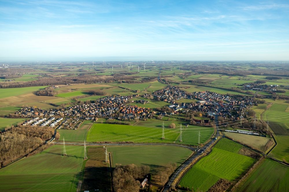 Dolberg von oben - Ortsansicht am Rande von landwirtschaftlichen Feldern in Dolberg im Bundesland Nordrhein-Westfalen, Deutschland