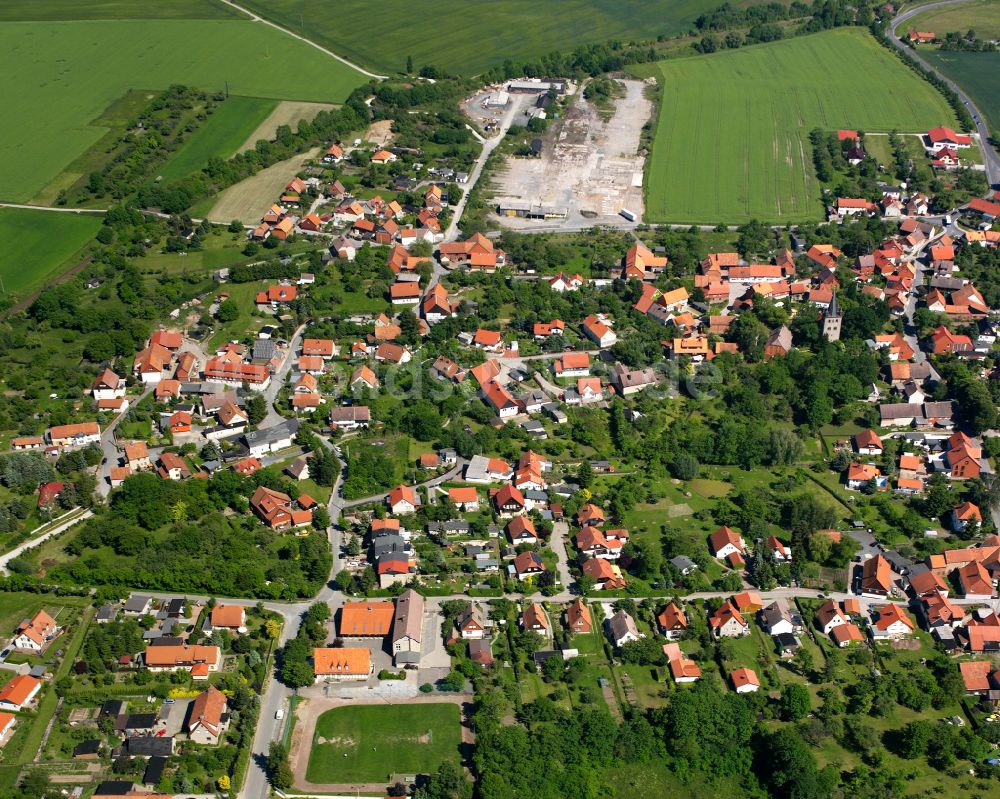 Luftbild Drübeck - Ortsansicht am Rande von landwirtschaftlichen Feldern in Drübeck im Bundesland Sachsen-Anhalt, Deutschland