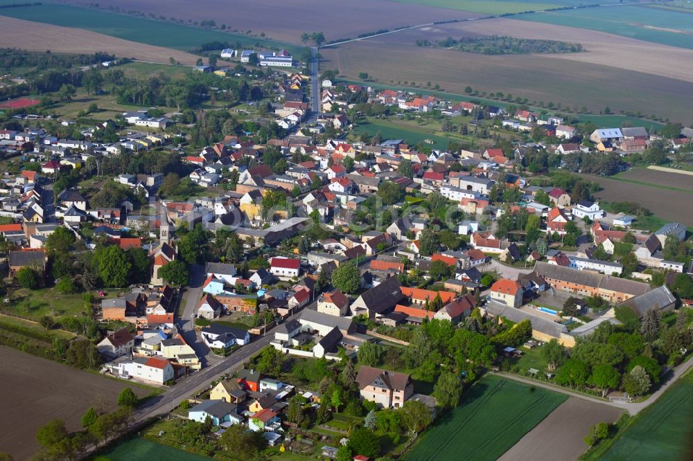 Luftbild Drosa - Ortsansicht am Rande von landwirtschaftlichen Feldern in Drosa im Bundesland Sachsen-Anhalt, Deutschland