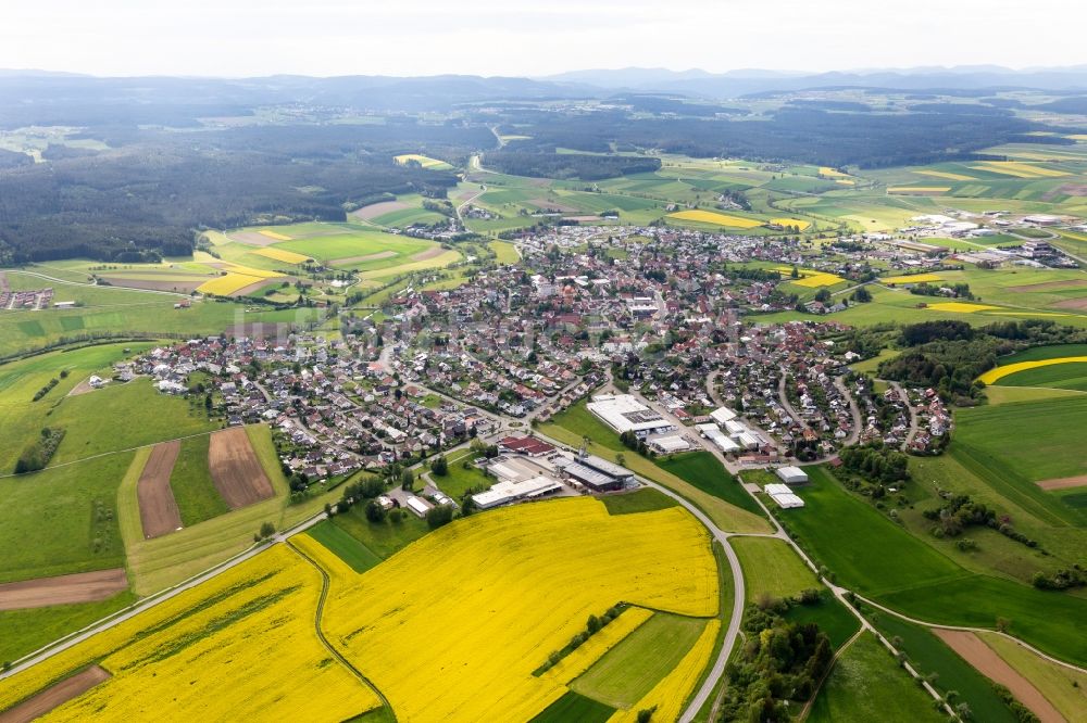 Dunningen von oben - Ortsansicht am Rande von landwirtschaftlichen Feldern in Dunningen im Bundesland Baden-Württemberg, Deutschland