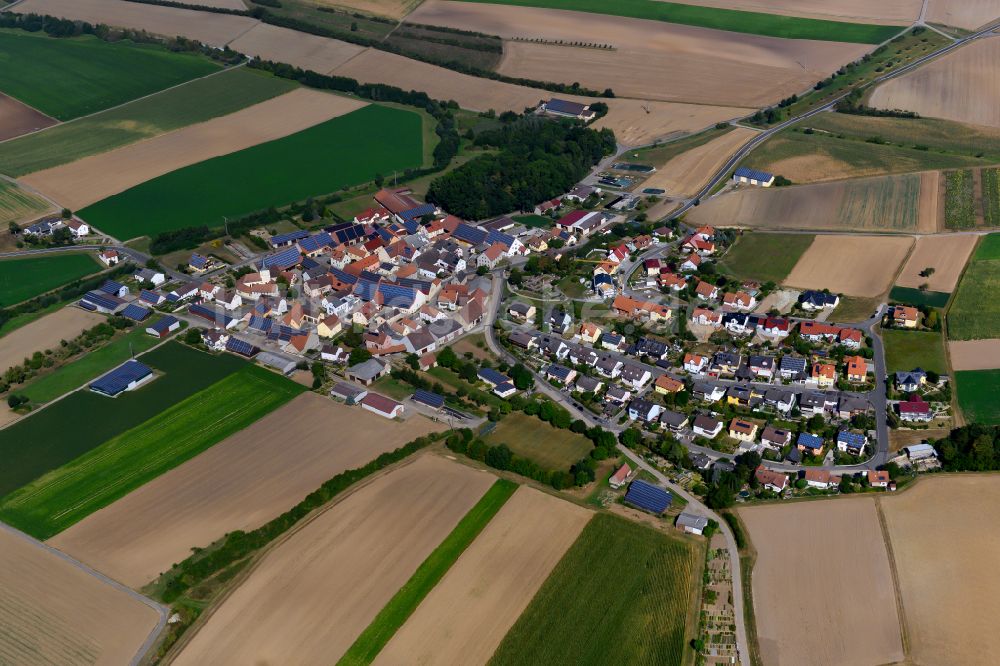 Eichelsee aus der Vogelperspektive: Ortsansicht am Rande von landwirtschaftlichen Feldern in Eichelsee im Bundesland Bayern, Deutschland