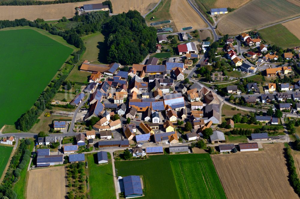 Luftaufnahme Eichelsee - Ortsansicht am Rande von landwirtschaftlichen Feldern in Eichelsee im Bundesland Bayern, Deutschland