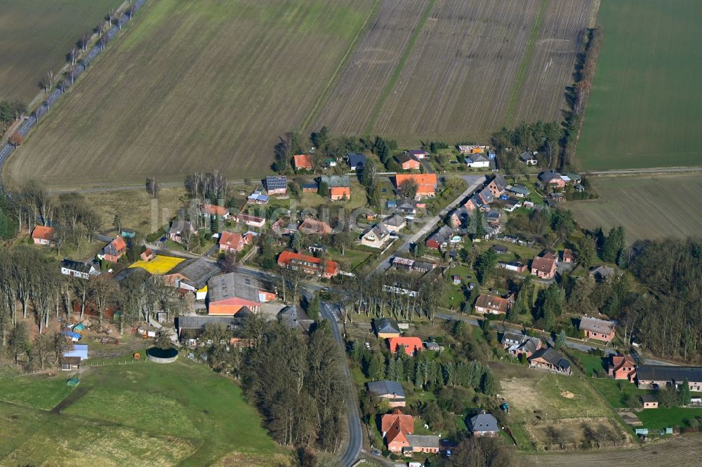 Luftbild Eimke - Ortsansicht am Rande von landwirtschaftlichen Feldern entlang der Brockhöfer Straße in Eimke im Bundesland Niedersachsen, Deutschland