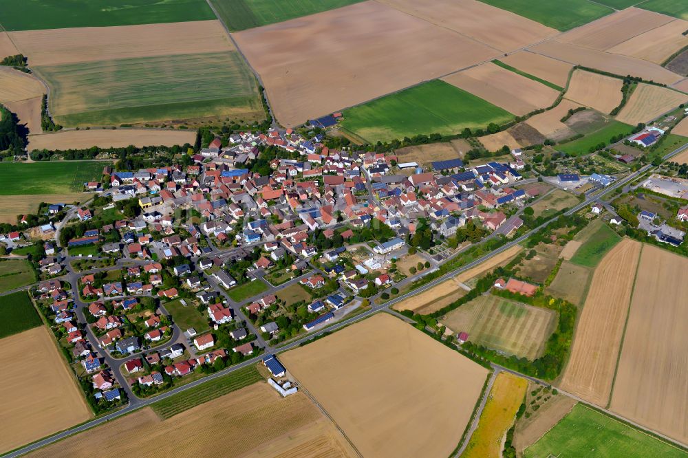 Eßfeld von oben - Ortsansicht am Rande von landwirtschaftlichen Feldern in Eßfeld im Bundesland Bayern, Deutschland