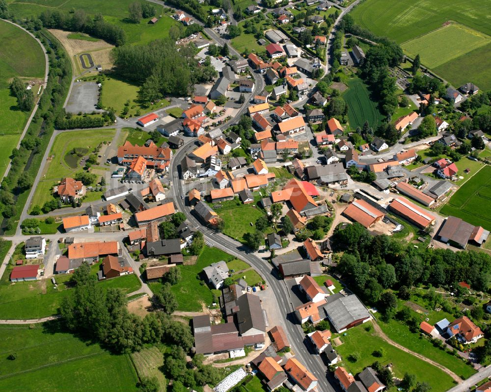 Eudorf von oben - Ortsansicht am Rande von landwirtschaftlichen Feldern in Eudorf im Bundesland Hessen, Deutschland
