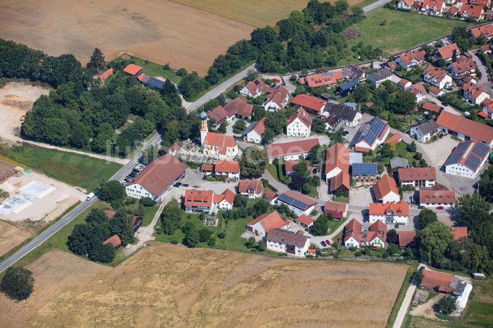 Luftbild Fahrenzhausen - Ortsansicht am Rande von landwirtschaftlichen Feldern in Fahrenzhausen im Bundesland Bayern, Deutschland