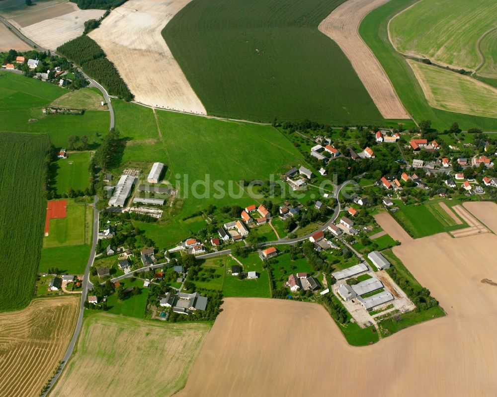 Luftaufnahme Falkenberg - Ortsansicht am Rande von landwirtschaftlichen Feldern in Falkenberg im Bundesland Sachsen, Deutschland