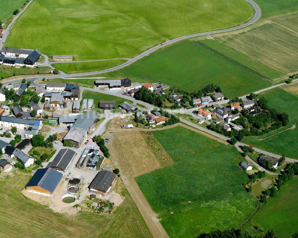 Feilitzsch aus der Vogelperspektive: Ortsansicht am Rande von landwirtschaftlichen Feldern in Feilitzsch im Bundesland Bayern, Deutschland