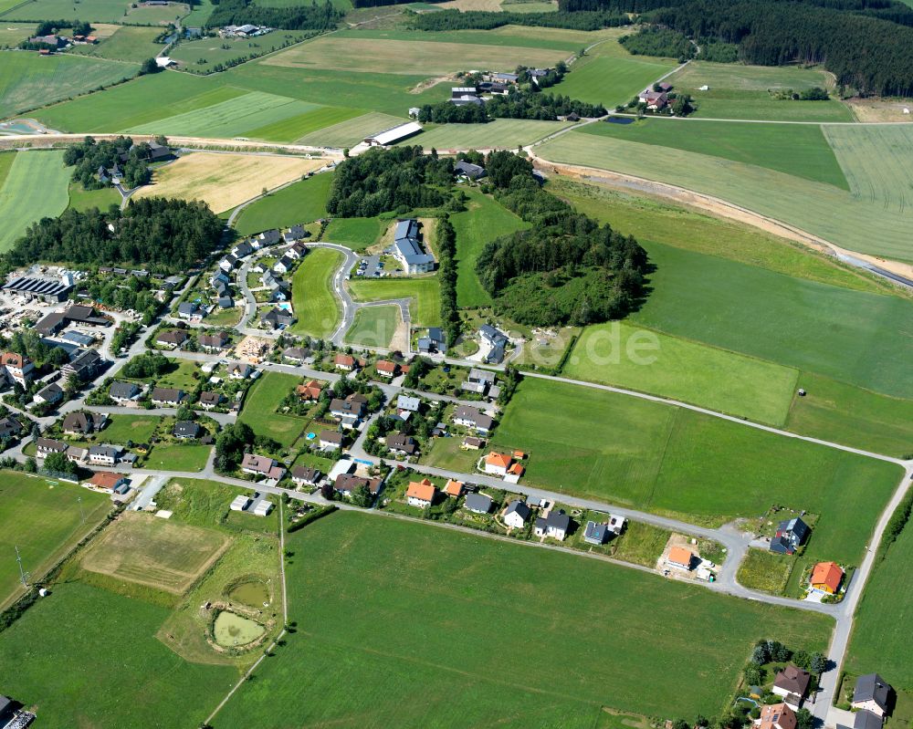 Feilitzsch von oben - Ortsansicht am Rande von landwirtschaftlichen Feldern in Feilitzsch im Bundesland Bayern, Deutschland