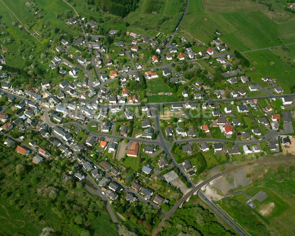Luftbild Flammersbach - Ortsansicht am Rande von landwirtschaftlichen Feldern in Flammersbach im Bundesland Hessen, Deutschland