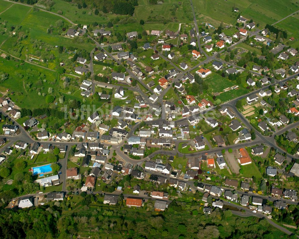 Luftaufnahme Flammersbach - Ortsansicht am Rande von landwirtschaftlichen Feldern in Flammersbach im Bundesland Hessen, Deutschland