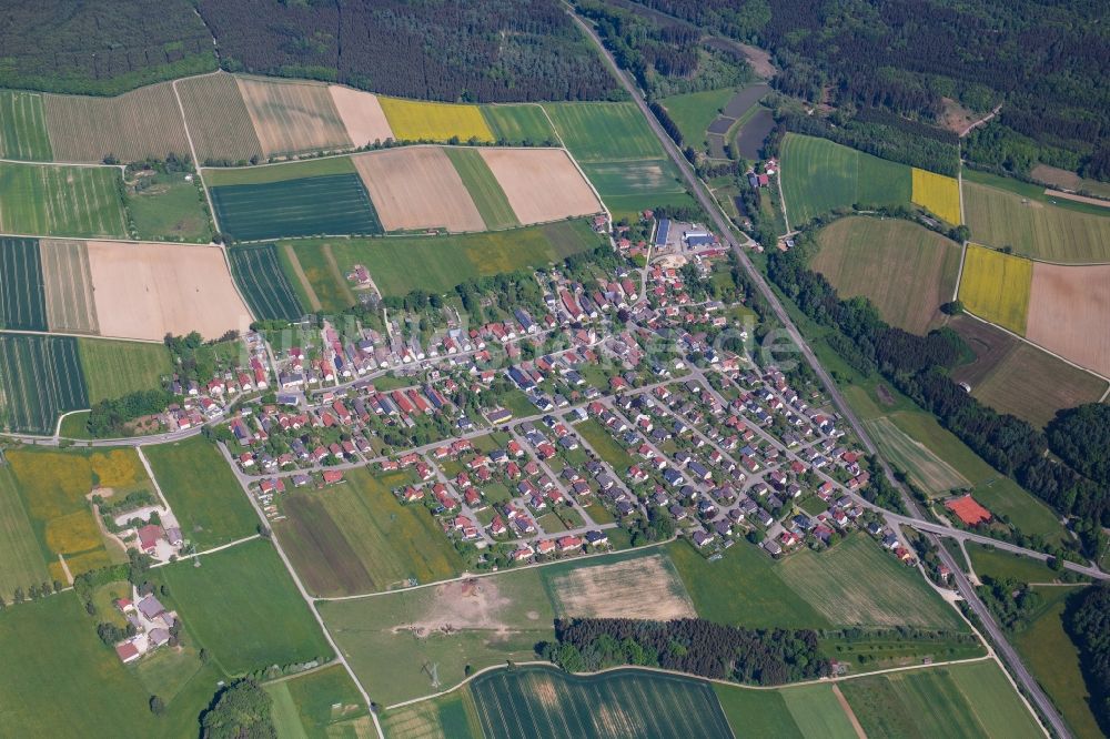 Freihalden von oben - Ortsansicht am Rande von landwirtschaftlichen Feldern in Freihalden im Bundesland Bayern, Deutschland