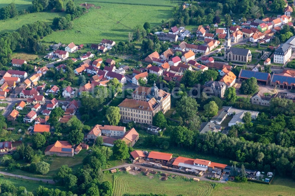 Friedrichswerth von oben - Ortsansicht am Rande von landwirtschaftlichen Feldern in Friedrichswerth im Bundesland Thüringen, Deutschland