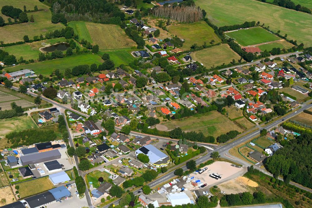 Luftbild Fuhlendorf - Ortsansicht am Rande von landwirtschaftlichen Feldern in Fuhlendorf im Bundesland Schleswig-Holstein, Deutschland