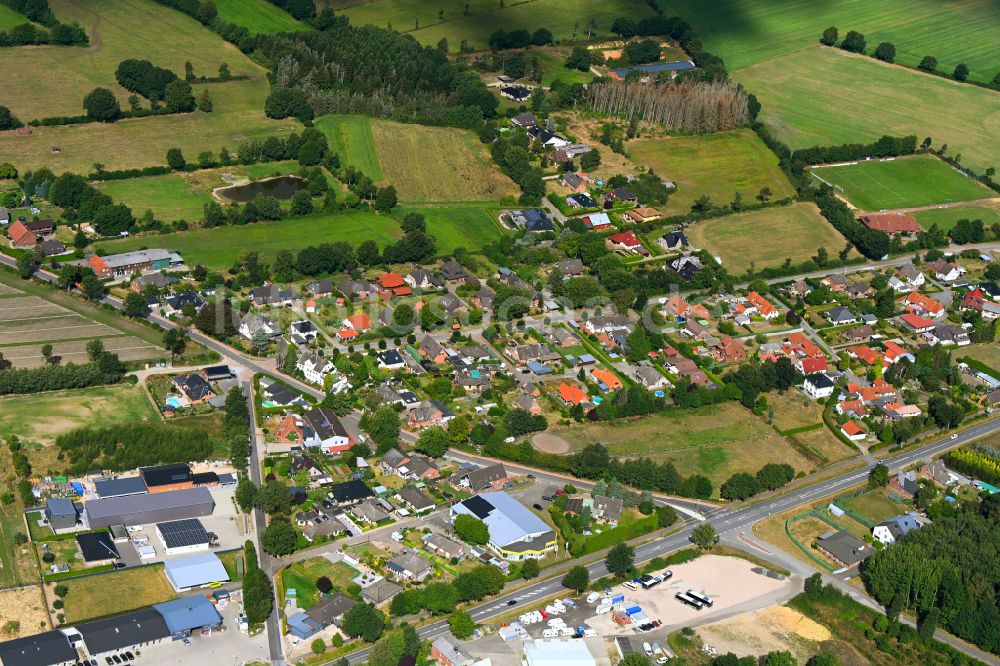 Luftaufnahme Fuhlendorf - Ortsansicht am Rande von landwirtschaftlichen Feldern in Fuhlendorf im Bundesland Schleswig-Holstein, Deutschland