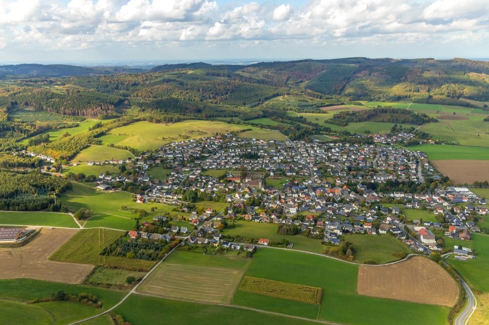 Luftaufnahme Garbeck - Ortsansicht am Rande von landwirtschaftlichen Feldern in Garbeck im Bundesland Nordrhein-Westfalen, Deutschland