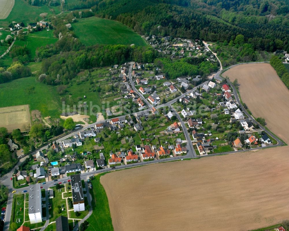 Geringswalde von oben - Ortsansicht am Rande von landwirtschaftlichen Feldern in Geringswalde im Bundesland Sachsen, Deutschland