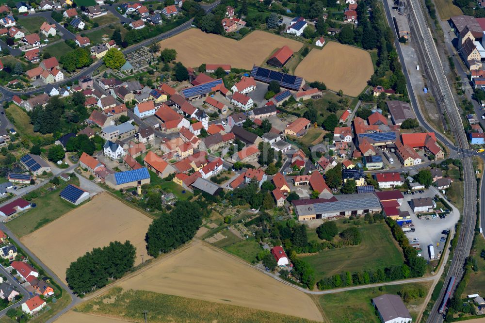 Geroldshausen aus der Vogelperspektive: Ortsansicht am Rande von landwirtschaftlichen Feldern in Geroldshausen im Bundesland Bayern, Deutschland