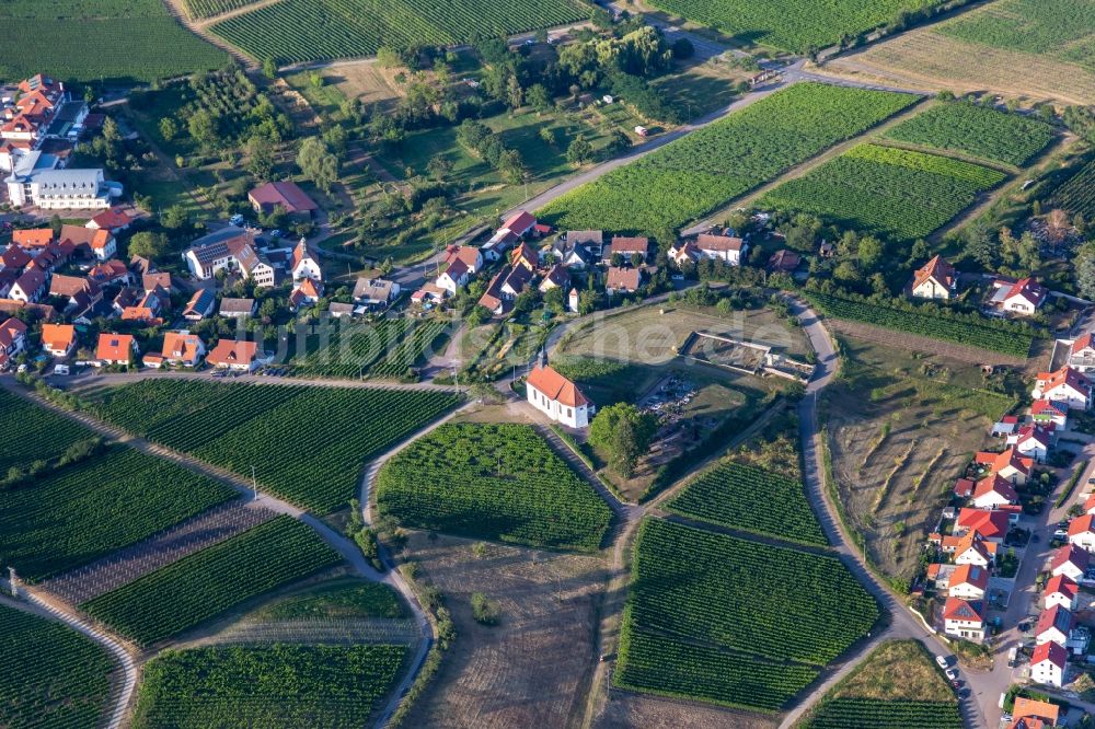 Luftbild Gleiszellen-Gleishorbach - Ortsansicht am Rande von landwirtschaftlichen Feldern in Gleiszellen-Gleishorbach im Bundesland Rheinland-Pfalz, Deutschland