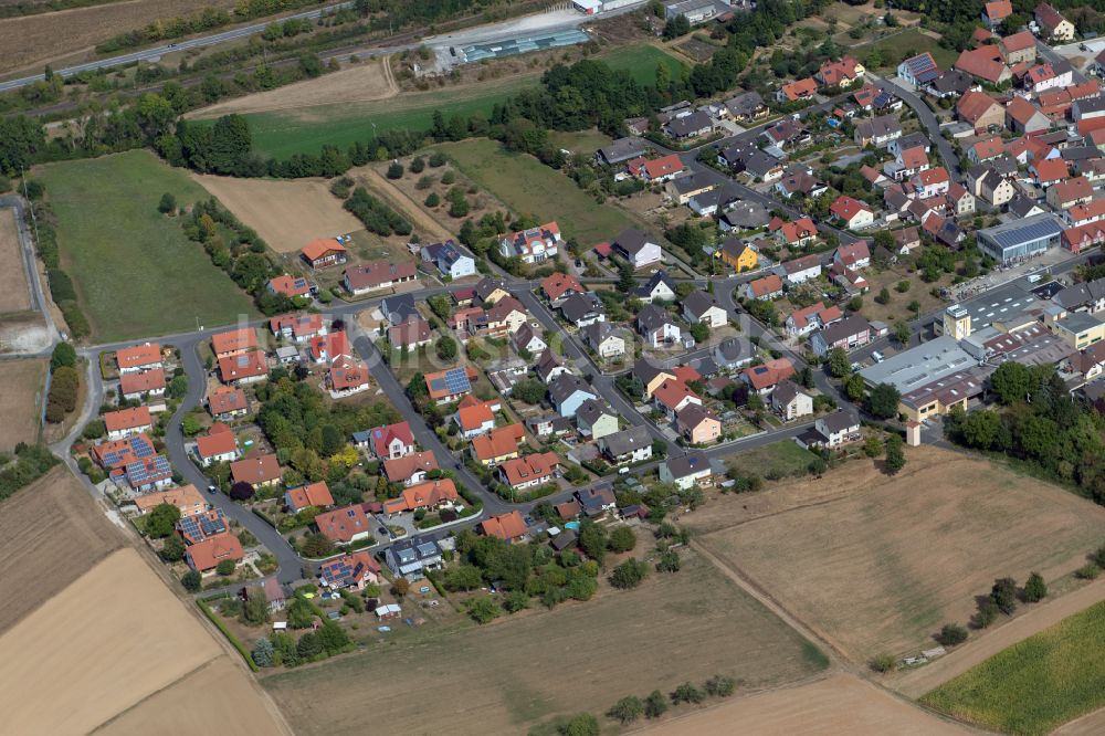 Gänheim aus der Vogelperspektive: Ortsansicht am Rande von landwirtschaftlichen Feldern in Gänheim im Bundesland Bayern, Deutschland