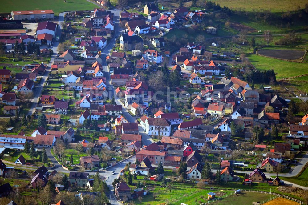 Luftaufnahme Golmsdorf - Ortsansicht am Rande von landwirtschaftlichen Feldern in Golmsdorf im Bundesland Thüringen, Deutschland
