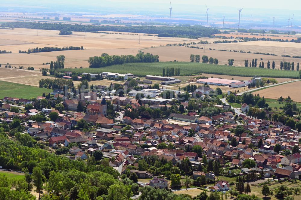 Luftbild Großenehrich - Ortsansicht am Rande von landwirtschaftlichen Feldern in Großenehrich im Bundesland Thüringen, Deutschland