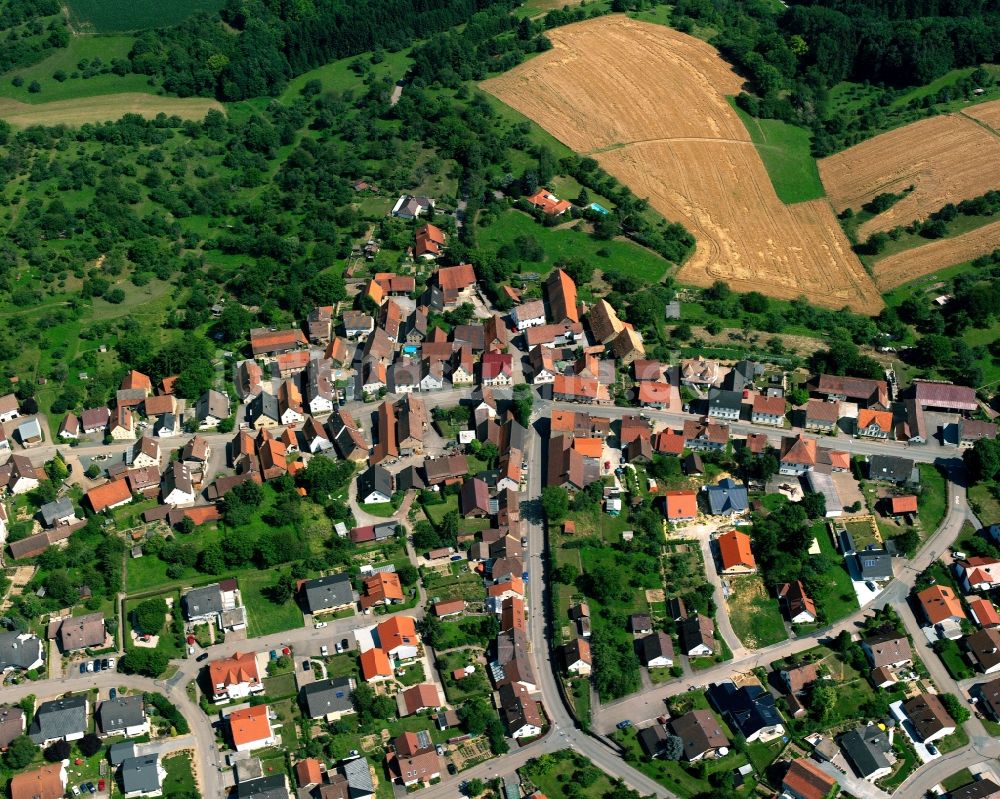 Gundelsheim von oben - Ortsansicht am Rande von landwirtschaftlichen Feldern in Gundelsheim im Bundesland Baden-Württemberg, Deutschland