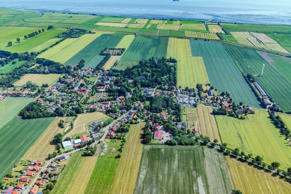 Luftbild Hamelwörden - Ortsansicht am Rande von landwirtschaftlichen Feldern in Hamelwörden im Bundesland Niedersachsen, Deutschland