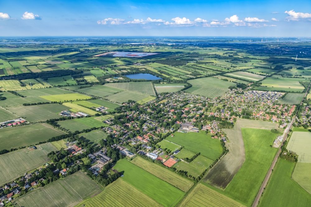 Luftaufnahme Hammah - Ortsansicht am Rande von landwirtschaftlichen Feldern in Hammah im Bundesland Niedersachsen, Deutschland