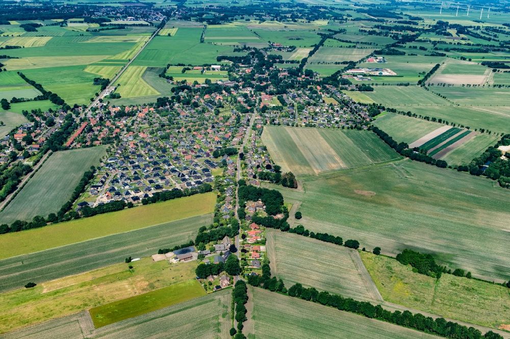 Luftaufnahme Hammah - Ortsansicht am Rande von landwirtschaftlichen Feldern in Hammah im Bundesland Niedersachsen, Deutschland