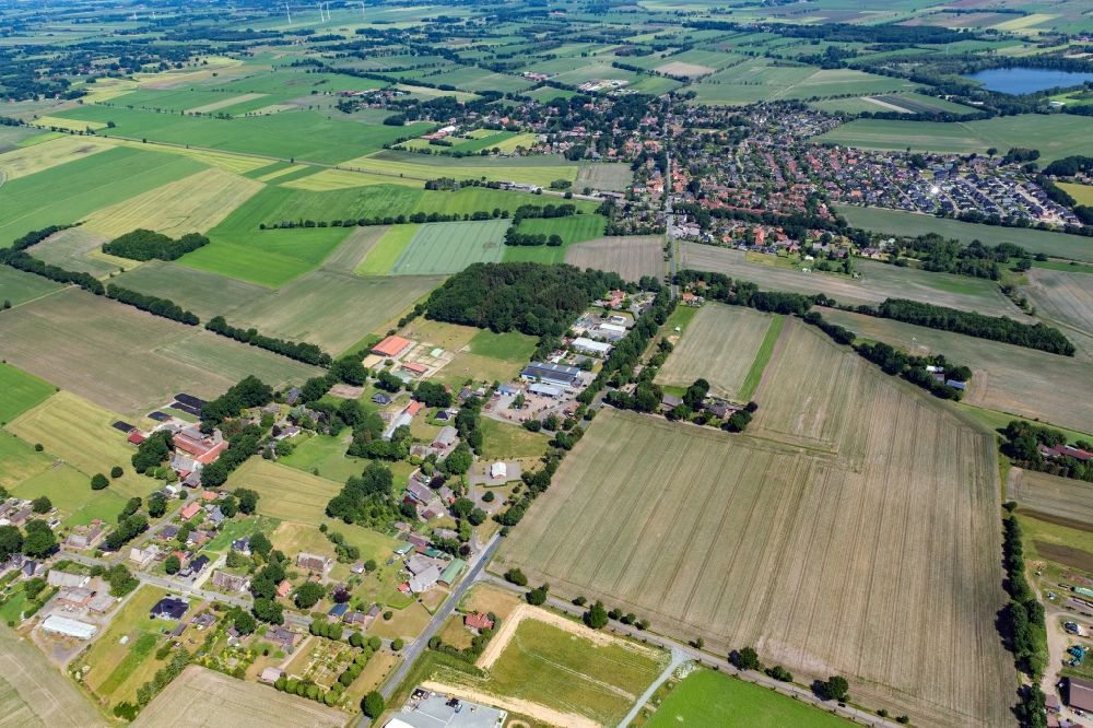 Hammah aus der Vogelperspektive: Ortsansicht am Rande von landwirtschaftlichen Feldern in Hammah im Bundesland Niedersachsen, Deutschland