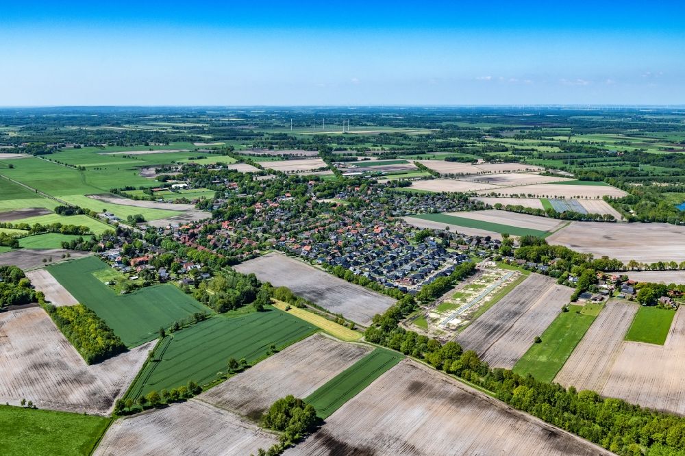 Hammah aus der Vogelperspektive: Ortsansicht am Rande von landwirtschaftlichen Feldern in Hammah im Bundesland Niedersachsen, Deutschland