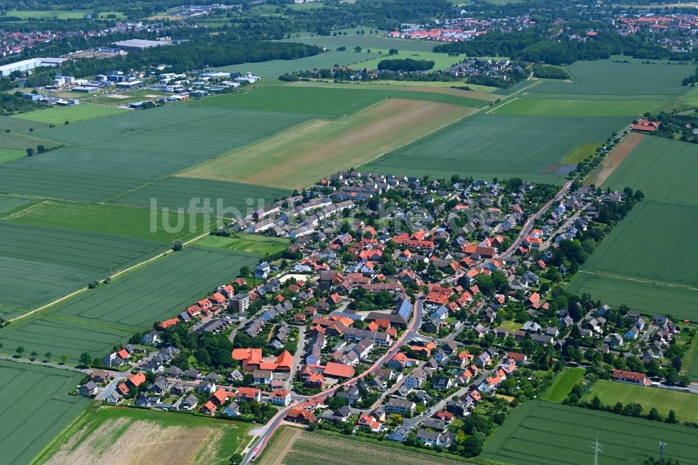 Luftaufnahme Harenberg - Ortsansicht am Rande von landwirtschaftlichen Feldern in Harenberg im Bundesland Niedersachsen, Deutschland