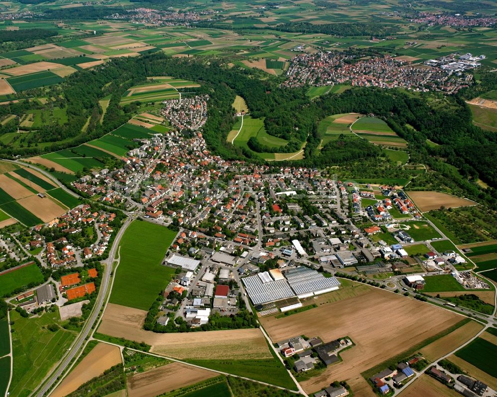 Luftaufnahme Hegnach - Ortsansicht am Rande von landwirtschaftlichen Feldern in Hegnach im Bundesland Baden-Württemberg, Deutschland