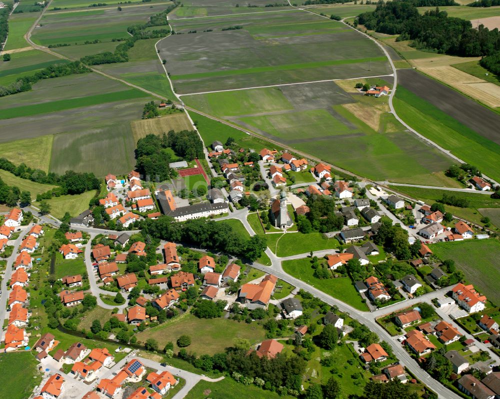 Heiligenstatt aus der Vogelperspektive: Ortsansicht am Rande von landwirtschaftlichen Feldern in Heiligenstatt im Bundesland Bayern, Deutschland
