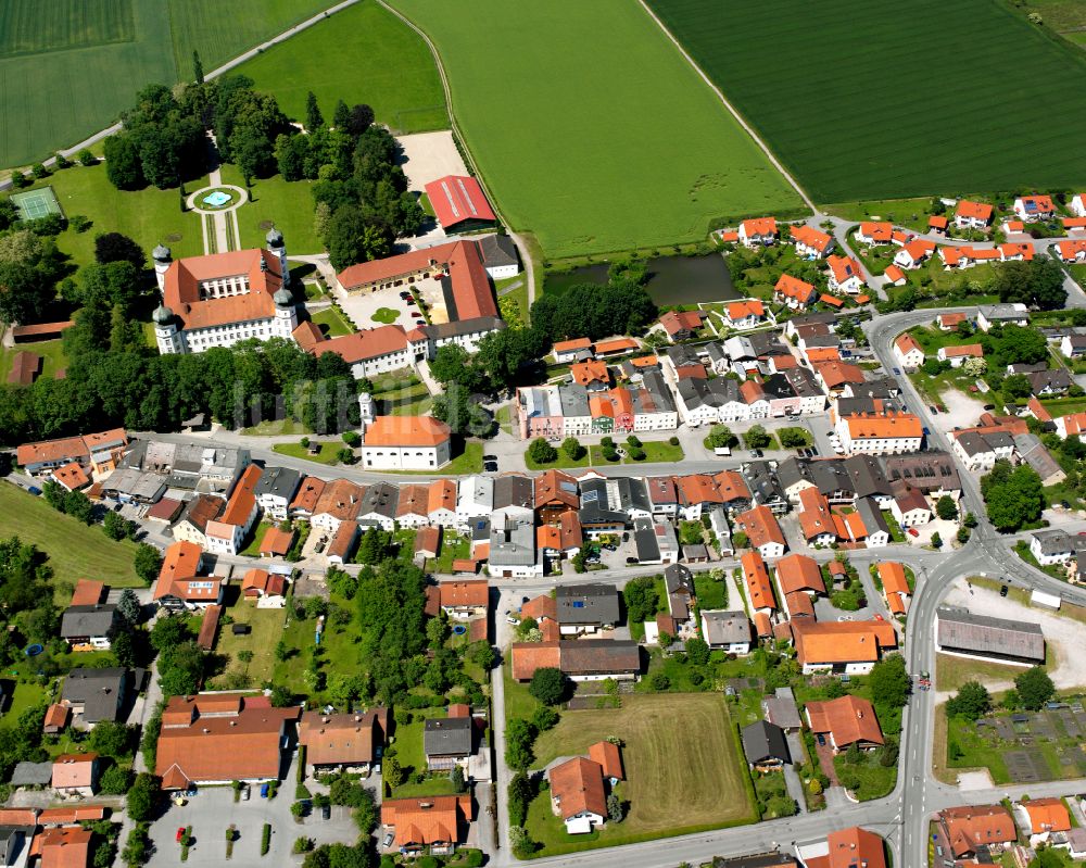 Luftbild Heiligenstatt - Ortsansicht am Rande von landwirtschaftlichen Feldern in Heiligenstatt im Bundesland Bayern, Deutschland