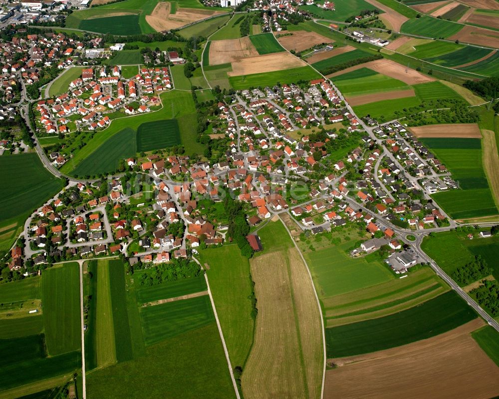 Luftbild Heiningen - Ortsansicht am Rande von landwirtschaftlichen Feldern in Heiningen im Bundesland Baden-Württemberg, Deutschland