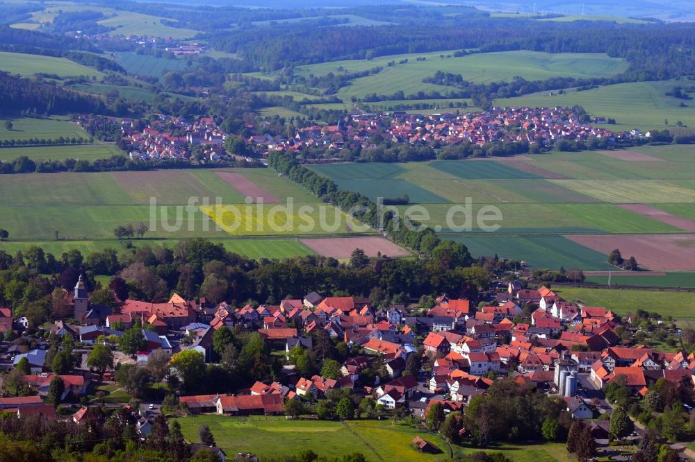 Herleshausen von oben - Ortsansicht am Rande von landwirtschaftlichen Feldern in Herleshausen im Bundesland Hessen, Deutschland
