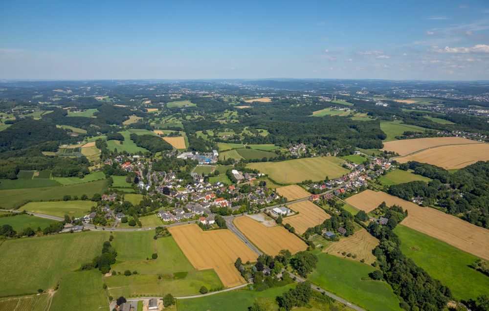 Luftbild Herzkamp - Ortsansicht am Rande von landwirtschaftlichen Feldern in Herzkamp im Bundesland Nordrhein-Westfalen, Deutschland