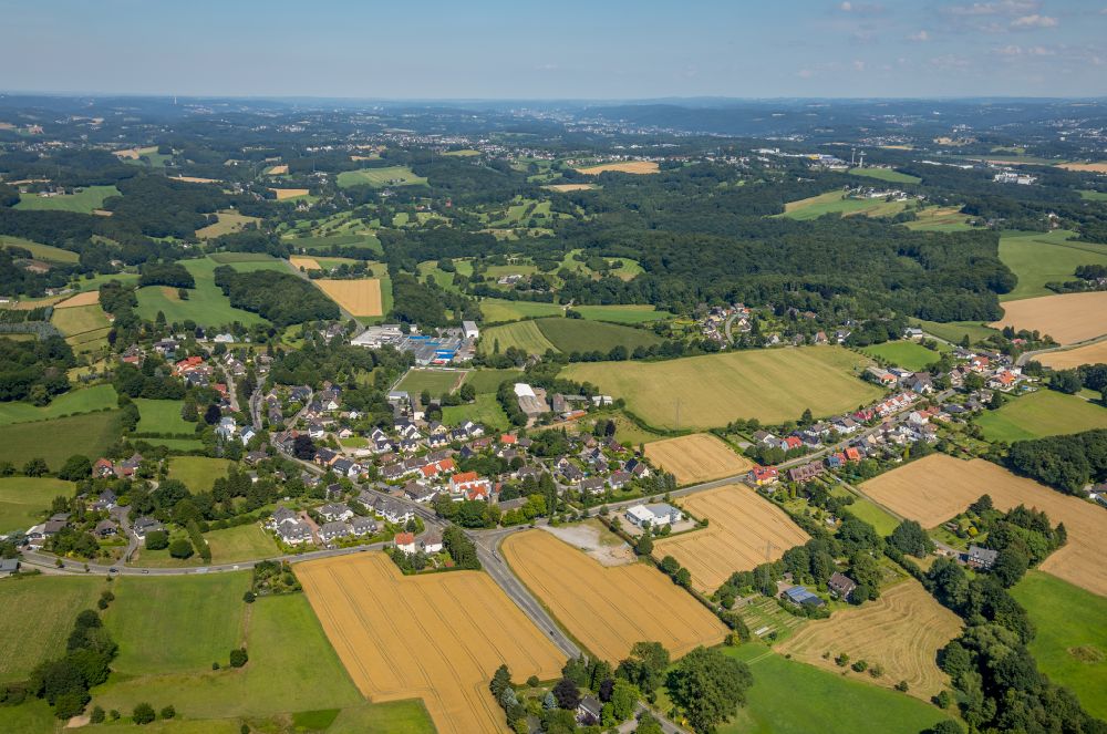 Herzkamp aus der Vogelperspektive: Ortsansicht am Rande von landwirtschaftlichen Feldern in Herzkamp im Bundesland Nordrhein-Westfalen, Deutschland